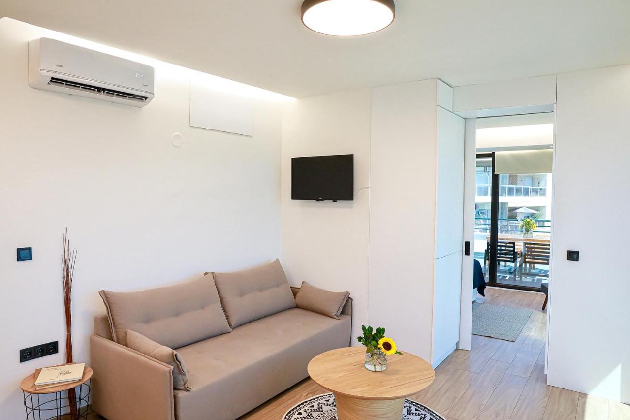 The First Key Luxury & Small Apartment In The Center Of Xanthi Esterno foto