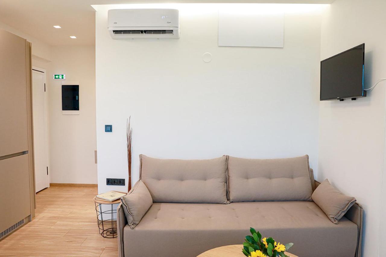 The First Key Luxury & Small Apartment In The Center Of Xanthi Esterno foto