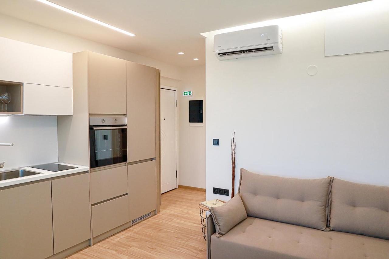 The First Key Luxury & Small Apartment In The Center Of Xanthi Esterno foto