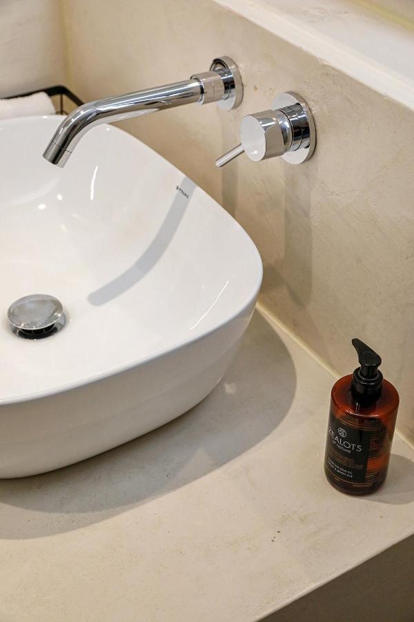 The First Key Luxury & Small Apartment In The Center Of Xanthi Esterno foto